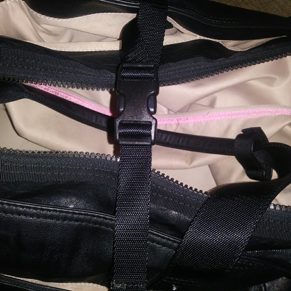 Lululemon OM the Day Weekend Duffle Bag - Picture 5 of 8